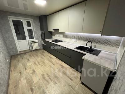 3-бөлмелі пәтер, 65 м², 9/9 қабат, мкр 11 101, бағасы: 18.7 млн 〒 в Актобе, мкр 11