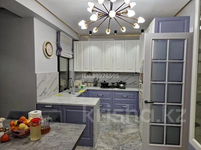 4-комнатная квартира, 142 м², 3/4 этаж, мкр Хан Тенгри 18а за 190 млн 〒 в Алматы, Бостандыкский р-н