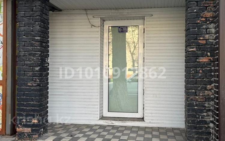 Свободное назначение, офисы, магазины и бутики, склады, салоны красоты, медцентры и аптеки, образование, развлечения · 34 м² за 25 млн 〒 в Таразе — фото 2