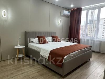 1-бөлмелі пәтер · 80 м² · 5/9 қабат, Нұрсая ш/а., Абулхайыр-хана 51в, бағасы: 5 000 ₸ в Атырау, мкр Нурсая