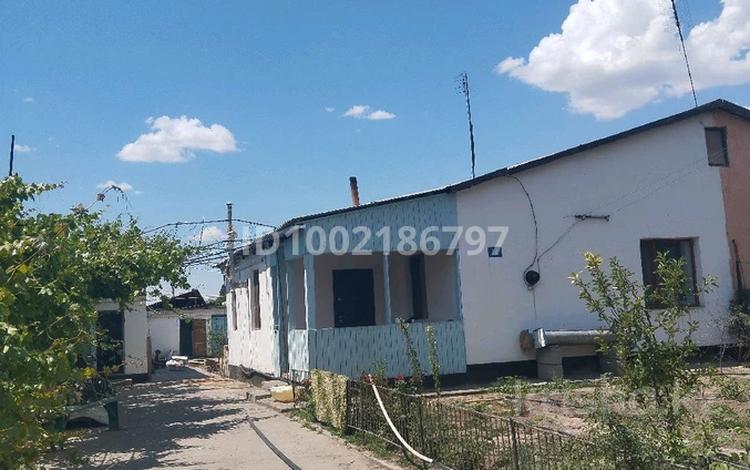 Часть дома · 4 комнаты · 90 м² · 10 сот., Айманбетова 14 — Село Толеби ,рядом Прокуратура за 14 млн ₸ в Шу — фото 2