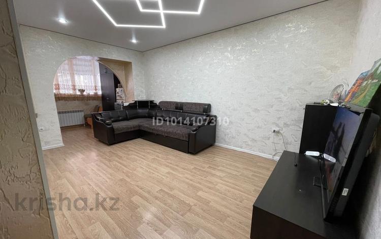 4-комнатная квартира · 68 м² · 1/4 этаж, Театральная 5 — район сахарного завода за 20 млн ₸ в Таразе — фото 2