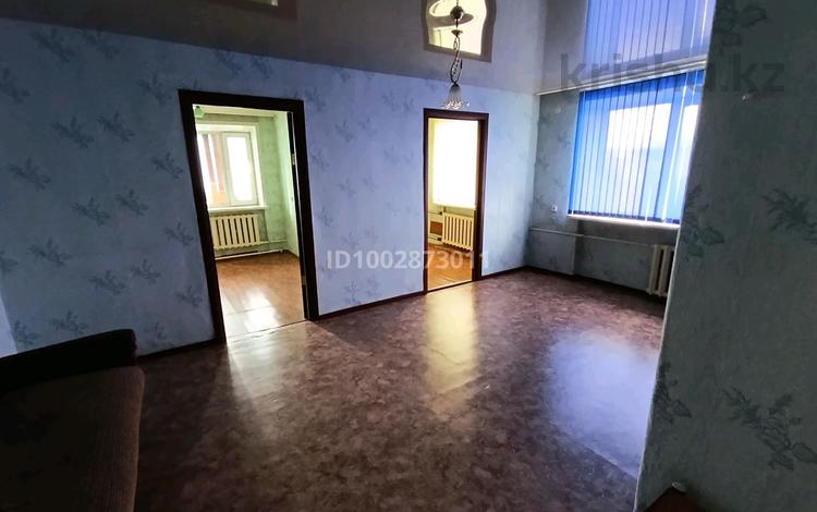 3-комнатная квартира · 61 м² · 5/5 этаж, Жекибаева за 10.5 млн ₸ в Караганде, Алихана Бокейханова р-н — фото 9