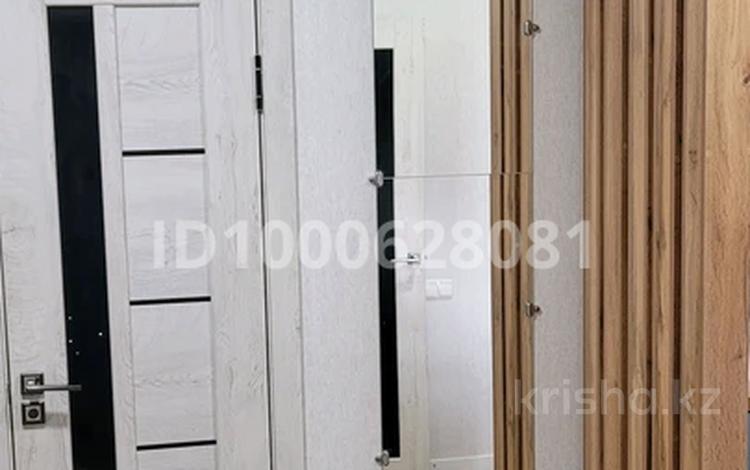 2-бөлмелі пәтер · 58 м² · 2/2 қабат, Алибекова 8 — Находится в центре недалеко от площади, бағасы: 17 000 ₸ в Каргалы (п. Фабричный) — фото 2