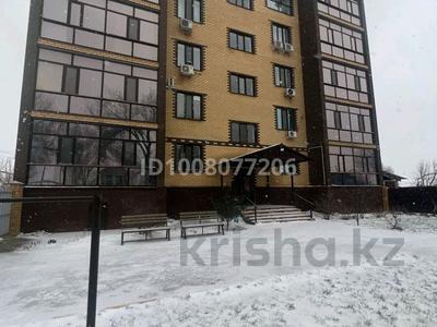 3-бөлмелі пәтер · 135 м² · 1/5 қабат, Льва Толстого 143 — Айтиева, бағасы: 66 млн ₸ в Уральске