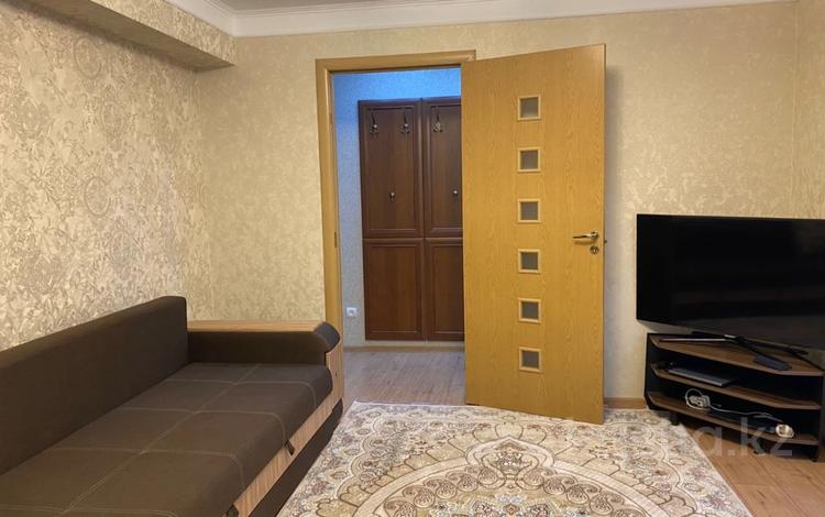 3-комнатная квартира, 68 м², 1/5 этаж, мкр Тастак-3 за 40.5 млн 〒 в Алматы, Алмалинский р-н — фото 2