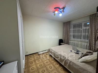 2-комнатная квартира · 54 м² · 4/5 этаж, мкр Юго-Восток, мкр Гульдер 1 5 за 23 млн ₸ в Караганде, Казыбек би р-н