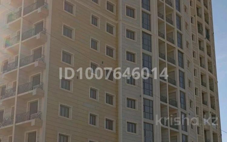 2-комнатная квартира · 68 м² · 2/14 этаж, 12-й мкр 36/2 — Актау тауерс за 18 млн ₸ — фото 2