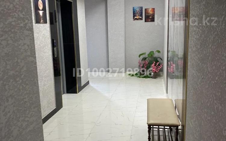 3-комнатная квартира · 117 м² · 8/11 этаж, 20-й мкр 8 участок — Арка за 31 млн 〒 в Актау — фото 2