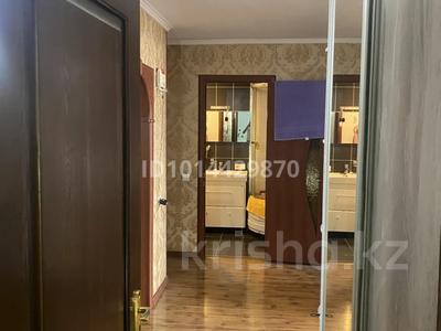 3-комнатная квартира · 60 м² · 3/5 этаж, Майкудук, 18й микрорайон 8 за 23 млн ₸ в Караганде, Алихана Бокейханова р-н