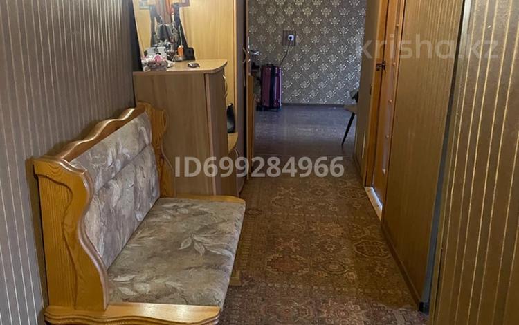 3-комнатная квартира · 59.65 м² · 4/9 этаж, мкр Новый Город, Абдирова 19 — Здание -бывшиеДетский мир» и пивной бар «Лабиринт», ныне «Harat’s Irish bar» за 22 млн 〒 в Караганде, Казыбек би р-н — фото 2