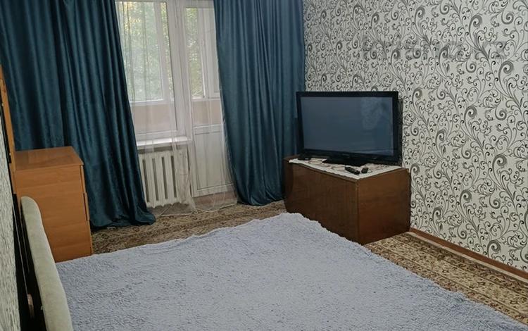 1-комнатная квартира, 37 м², 2/5 этаж посуточно, мкр Айнабулак-3 за 12 000 〒 в Алматы, Жетысуский р-н — фото 2