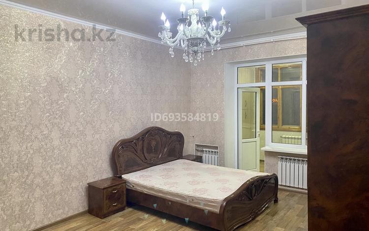 3-бөлмелі пәтер, 87 м², 2/2 қабат, Жүнісбек Дүрімбетов 30, бағасы: 30 млн 〒 в Таразе — фото 2