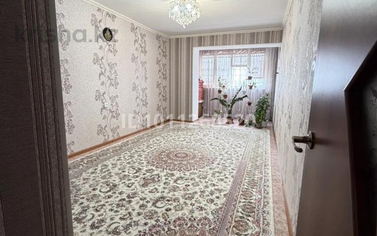 2-бөлмелі пәтер · 44.5 м² · 9/9 қабат, 4-й мкр, 4-ш/а. 61 — Дом расположен в центре. Рядом есть ТЦ “Шум”, №5 школа, садик, парк, ДК “Абая”, акимат, игровые площадки, “Ақбота” парк, колледж, бағасы: 10 млн ₸ в Актау — фото 2