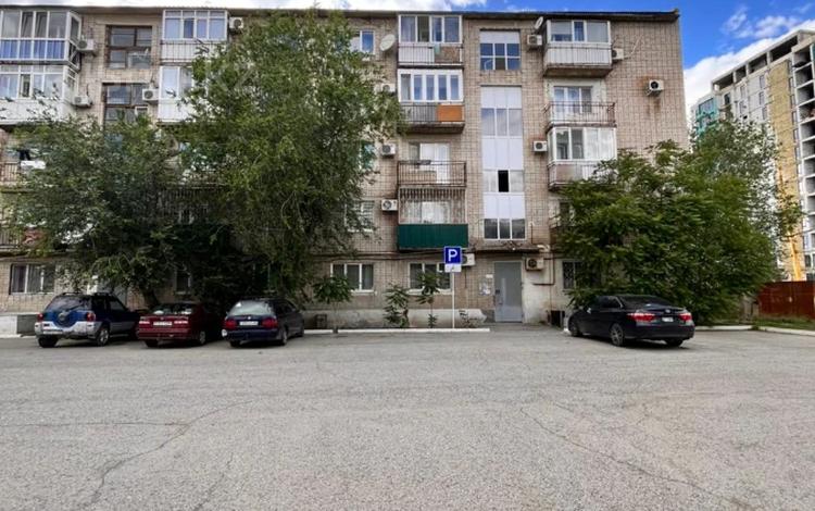 2-бөлмелі пәтер · 60 м² · 3/5 қабат, Шарипова 5а, бағасы: 180 000 ₸ в Атырау, мкр Жилгородок — фото 2