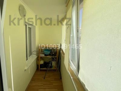 4-комнатная квартира · 89 м² · 2/5 этаж, Сатпаева — проспект каныш сатпаева за 300 000 〒 в Атырау, мкр Авангард-4