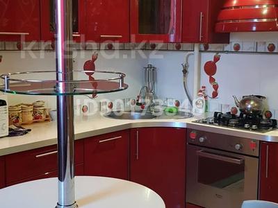 2-комнатная квартира · 70 м² · 4/9 этаж, 5 мкр 9 за 12 000 〒 в Аксае