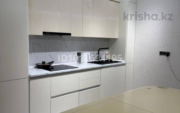3-комнатная квартира · 99.4 м² · 7/10 этаж, 16-й мкр 20/1 за 35 млн ₸ в Актау — фото 2