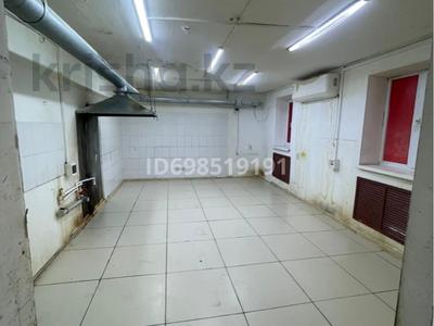 Свободное назначение, офисы, магазины и бутики, общепит, салоны красоты, бани, гостиницы и зоны отдыха, медцентры и аптеки, образование · 70 м² за 280 000 ₸ в Актобе, мкр 8