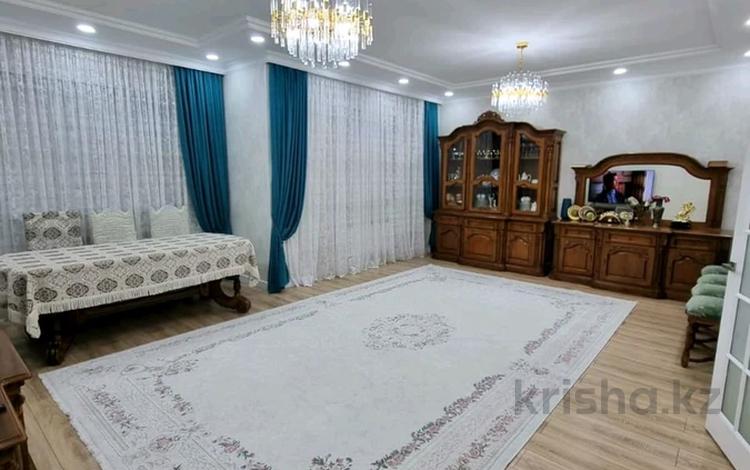 5-комнатная квартира, 170 м², 5/10 этаж, 17-й мкр бн