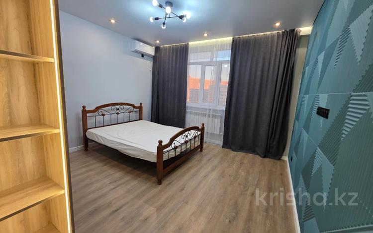 1-комнатная квартира · 44 м² · 5/10 этаж, мкр Нурсая, Абулхайыр хана 51а за 350 000 ₸ в Атырау — фото 2