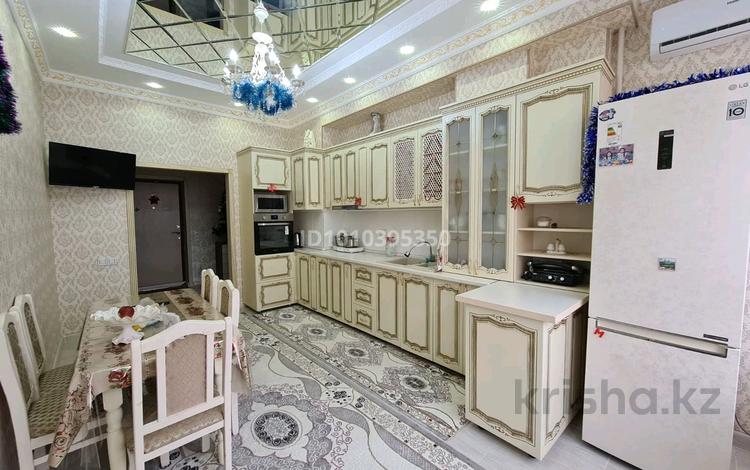 4-комнатная квартира · 120 м² · 9 этаж, 16-й мкр 68 за 350 000 〒 в Актау — фото 2