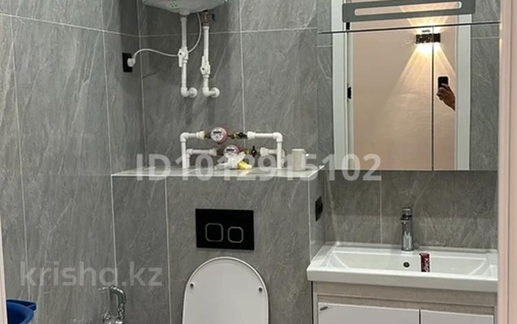 2-бөлмелі пәтер · 45 м² · 7/9 қабат, мкр Юго-Восток, 137-учетный квартал 343, бағасы: 250 000 ₸ в Караганде, Казыбек би р-н — фото 2
