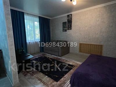 1-бөлмелі пәтер, 45 м², 2/5 қабат тәулік бойы, мкр Новый Город, Назарбаева 17, бағасы: 15 000 〒 в Караганде, Казыбек би р-н