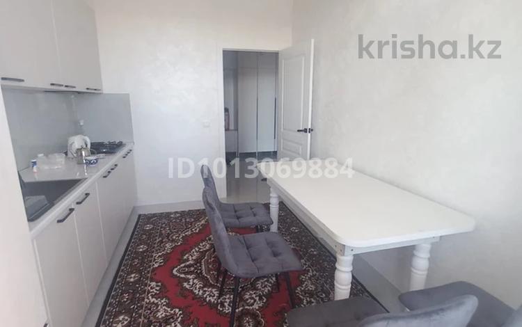 3-комнатная квартира · 84 м², Куаныша Толеметова 50/6 за 250 000 ₸ в Шымкенте, Абайский р-н — фото 2