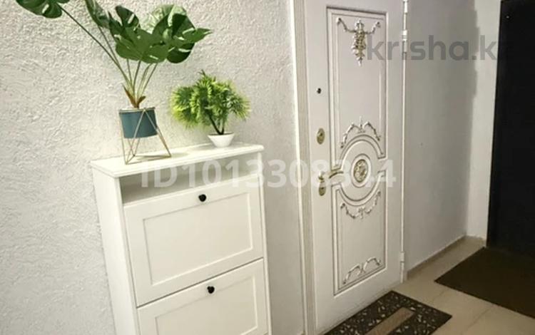 2-бөлмелі пәтер · 74 м² · 7/9 қабат, Сатыбалды Дауымова 69 — Даумова, бағасы: 70 млн ₸ в Уральске — фото 2