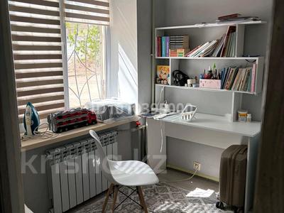 2-комнатная квартира · 43.3 м² · 1/4 этаж, Абая 20 — Находится возле Fix price бывший пирамида биллиардный, дом бывший Авиа за 12 млн ₸ в Балхаше