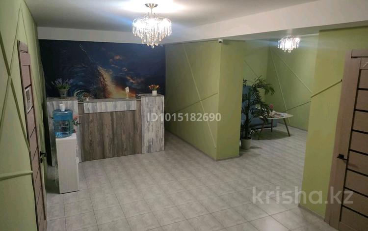 Салоны красоты · 250 м² за 28 млн ₸ в Актобе, мкр Болашак — фото 2