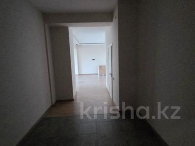 2-бөлмелі пәтер · 96 м² · 6/10 қабат, Кабанбай Батыра 15, бағасы: 300 000 ₸ в Алматы, Медеуский р-н