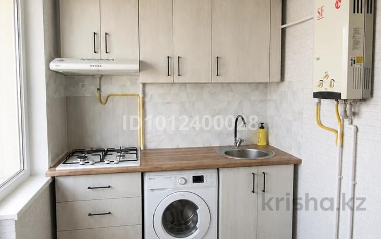 2-бөлмелі пәтер · 52 м² · 5/5 қабат, 18-й мкр. 11, бағасы: 20 млн ₸ в Шымкенте, Енбекшинский р-н — фото 2