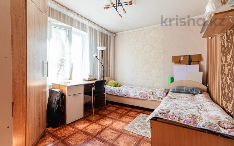 3-комнатная квартира, 58 м², 3/4 этаж, Ауэзова 111/1 — Абая