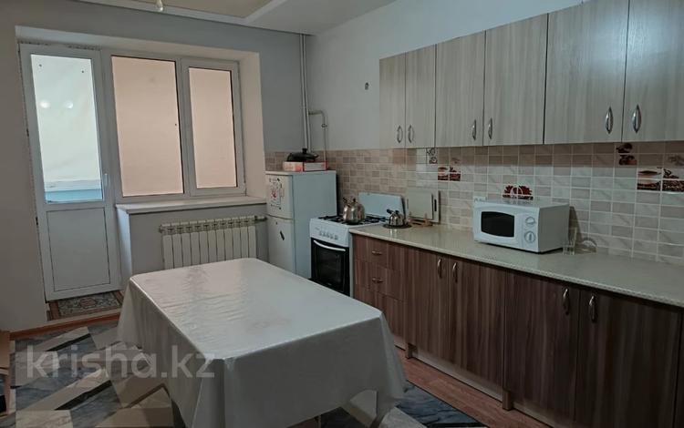 2-бөлмелі пәтер · 75 м² · 3/5 қабат, мкр. Алтын орда 20В, бағасы: 180 000 ₸ в Актобе — фото 4