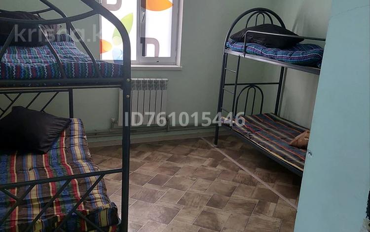 10-бөлмелі пәтер · 210 м² · 1 қабат, Көктем 189/1 — Махабат Шанырак ресторанынан 4 көшеде орналасқан, бағасы: 8 млн ₸ в Атамекене — фото 2