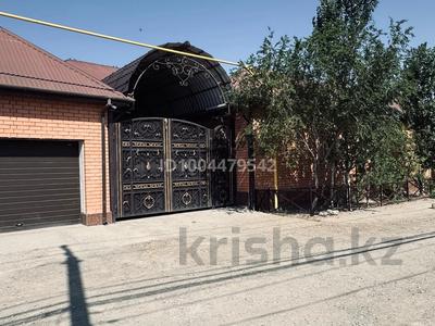 Отдельный дом · 10 комнат · 350 м² · 10 сот., Молдагулова 1г — Молдагулова за 70 млн 〒 в 