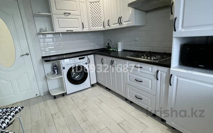 1-комнатная квартира · 45 м², мкр. Алтын орда, М. Шокая 338А/1 за 147 000 ₸ в Актобе — фото 2