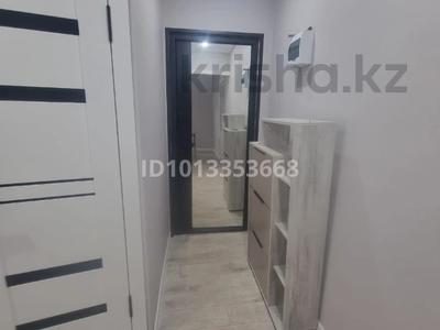 2-комнатная квартира · 43.6 м² · 1/5 этаж, Майкудук, 15й микрорайон 16 за 10.5 млн ₸ в Караганде, Алихана Бокейханова р-н