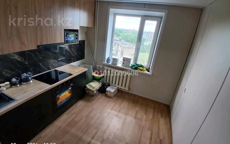 3-бөлмелі пәтер · 63 м² · 8/9 қабат, Просп. Мира 110В, бағасы: 17 млн ₸ в Темиртау — фото 2