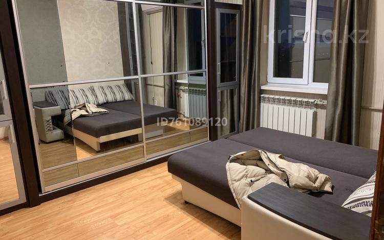3-комнатная квартира · 76 м² · 4/5 этаж, Айбергенова 5в за 210 000 ₸ в Шымкенте, Аль-Фарабийский р-н — фото 2