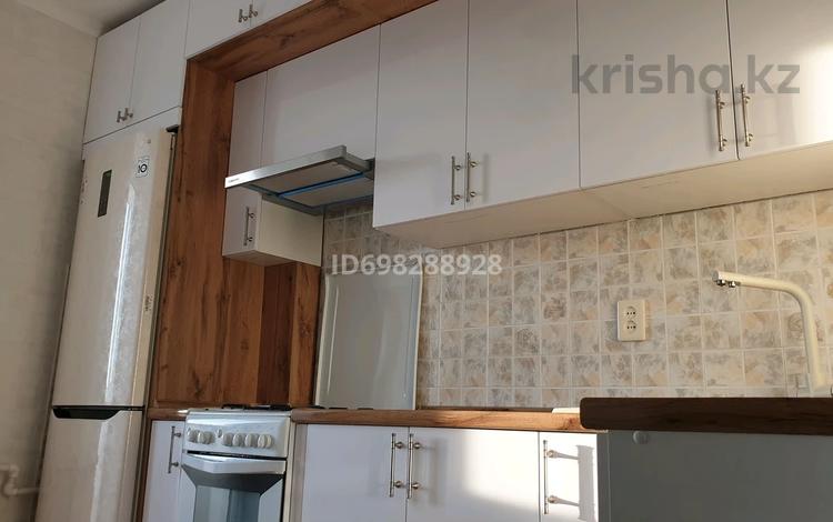 3-комнатная квартира · 64 м² · 5/5 этаж, мкр 5 17 за 17 млн ₸ в Актобе — фото 2