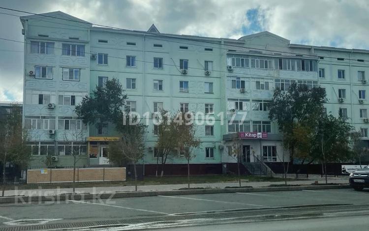 2-бөлмелі пәтер · 58 м² · 4/5 қабат, БАЙМУХАНОВ 1 — АМАНДОСОВ, бағасы: 18 млн ₸ в Атырау, мкр Привокзальный-1 — фото 3