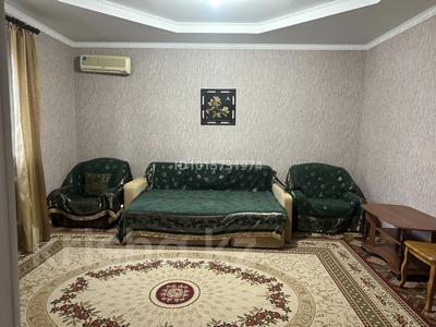 Отдельный дом · 2 комнаты · 80 м² · 5 сот., мкр Шанхай, Бр Жубановых — Макаренко за 140 000 ₸ в Актобе