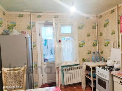 2-комнатная квартира · 54.2 м² · 1/5 этаж, мкр 8, Абилкайыр хана 60/1 — Квартира расположена в районе 8 мкр, отличная локация с хорошо развитой инфраструктурой: рядом школа № 21, №27, спортивная школа ОСДЮСШОР, школа искусств им. Казангапа, детский сад №20 Дидар, КР Алтай, магазины, клиника Куаныш, медучреждения, аптеки, звонить на Wathsap за 16 млн ₸ в Актобе
