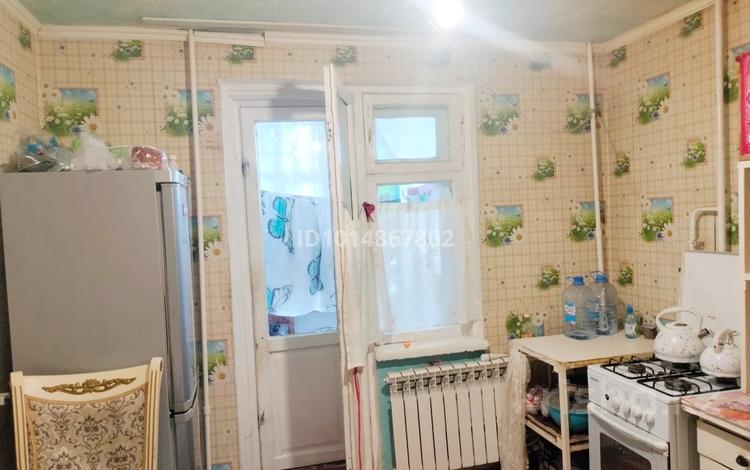 2-комнатная квартира · 54.2 м² · 1/5 этаж, мкр 8, Абилкайыр хана 60/1 — Квартира расположена в районе 8 мкр, отличная локация с хорошо развитой инфраструктурой: рядом школа № 21, №27, спортивная школа ОСДЮСШОР, школа искусств им. Казангапа, детский сад №20 Дидар, КР Алтай, магазины, клиника Куаныш, медучреждения, аптеки, звонить на Wathsap за 16 млн ₸ в Актобе — фото 11