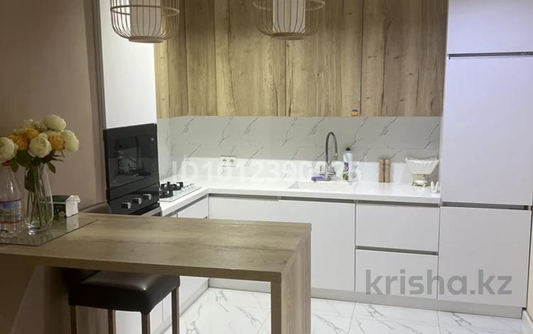 2-комнатная квартира · 68 м² · 8/10 этаж, мкр №12, 12-й мкрн 26 за 25 000 ₸ в Алматы, Ауэзовский р-н — фото 2