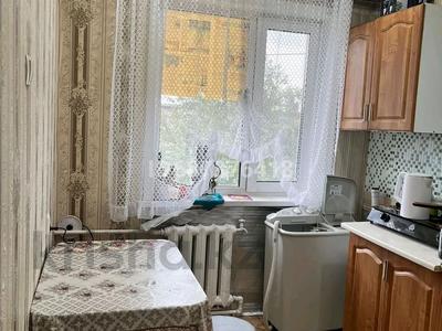 3-комнатная квартира, 60 м², 5/5 этаж помесячно, Ауэзова 73 — Едомского за 150 000 〒 в Щучинске