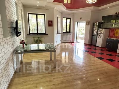 Отдельный дом · 6 комнат · 500 м², мкр Жеруйык, Орекешева 17 за 800 000 〒 в Атырау